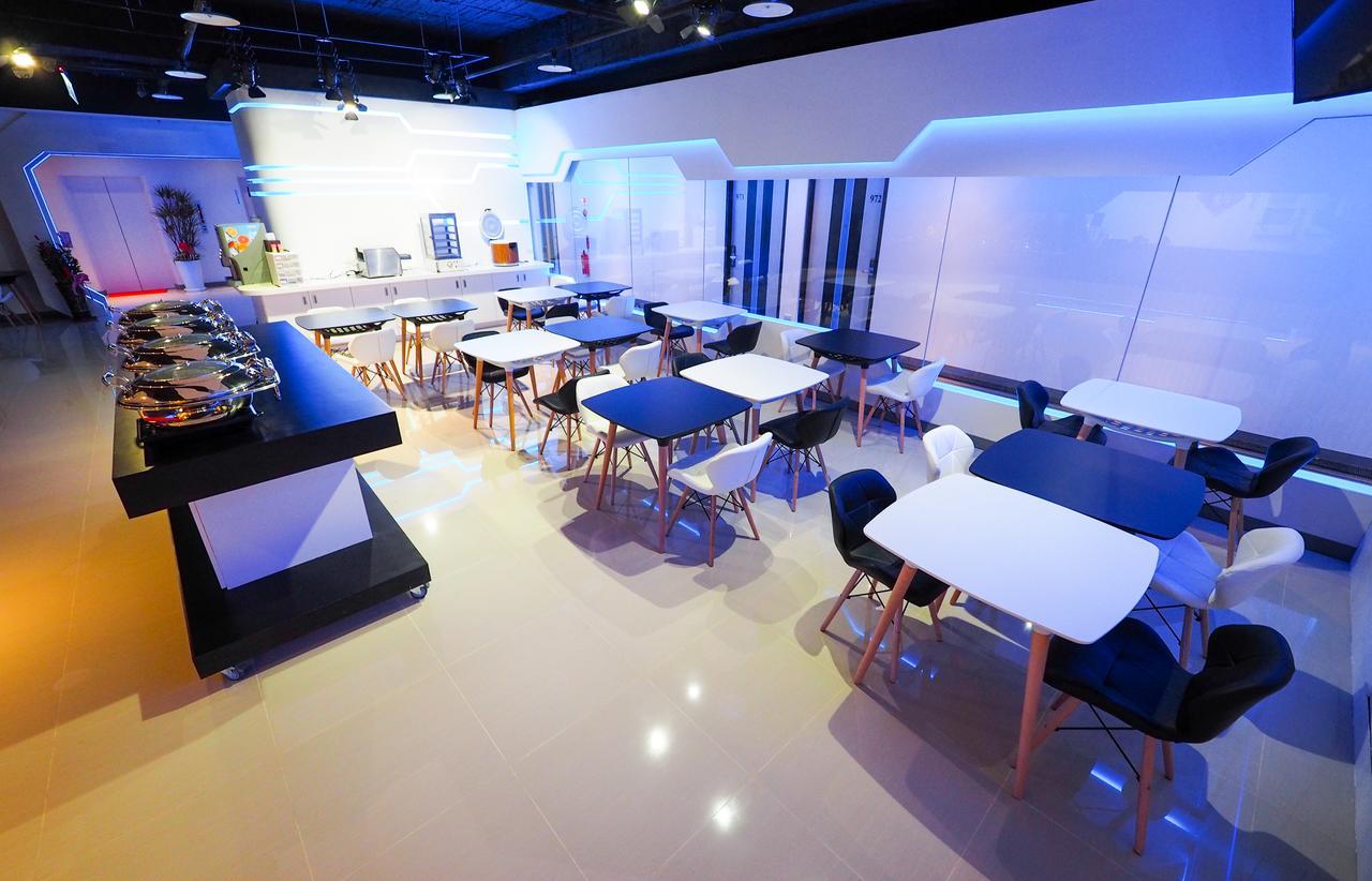 Galaxia Business Hotel Taichung Exterior foto